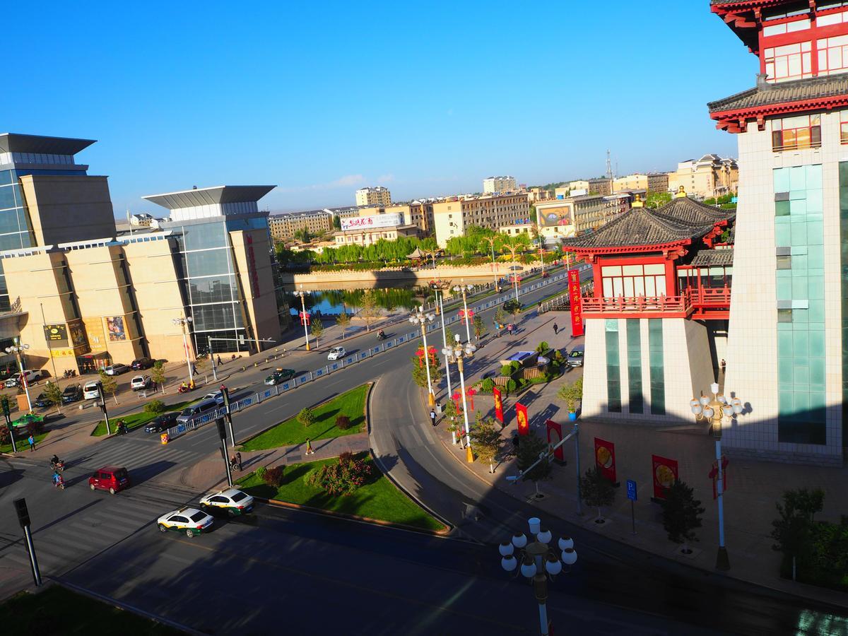 Dunhuang Gold Dragon Hotel Exterior photo